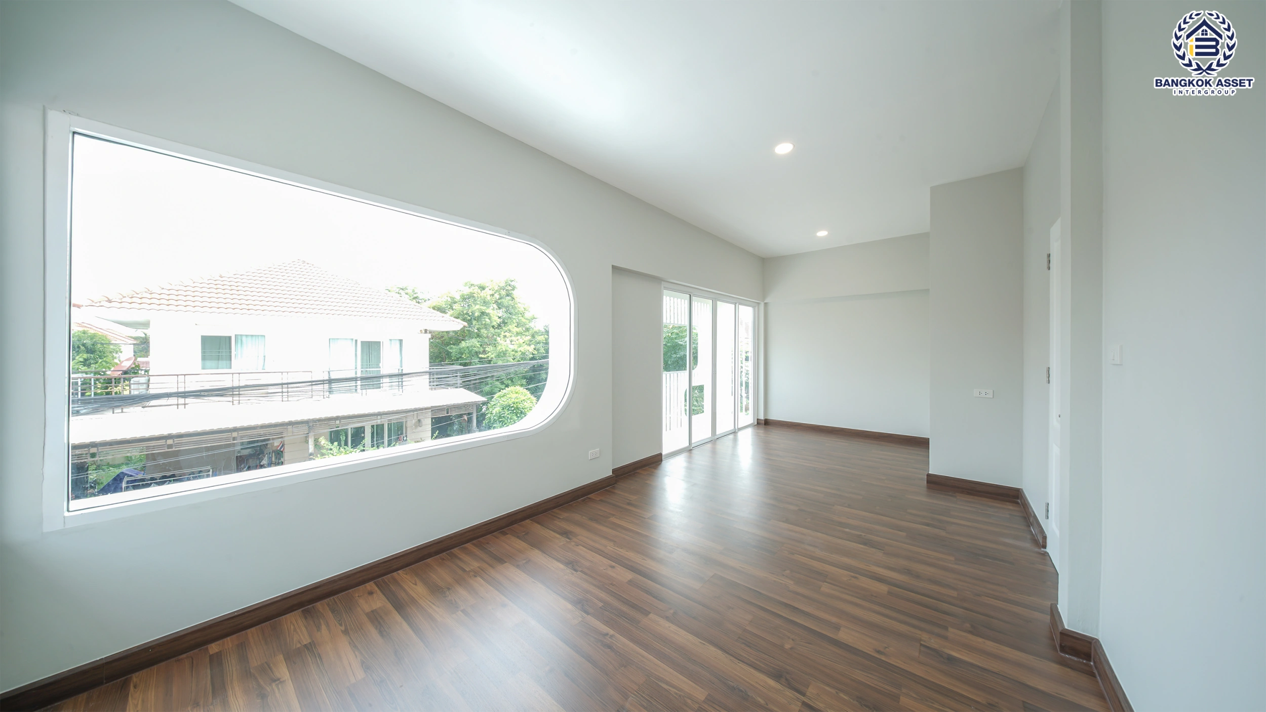 บ้านรีโนเวทใหม่ โครงการ เพอร์เฟคพาร์ค วัดพระนอน จากแบรนด์ Property Perfect เนื้อที่ 42 ตร.ว. พื้นที่ใช้สอย 162.07 ตร.ม. ฟังก์ชัน 3 ห้องนอน 2 ห้องน้ำ 2 ที่จอดรถ พร้อม Facilities ครบครัน บนทำเลเชื่อมต่อถนนกาญจนาฯ ใกล้ทางด่วน "ศรีรัช" เซ็นทรัลเวสต์เกต และรถไฟฟ้าสายสีม่วง "สถานีตลาดบางใหญ่"