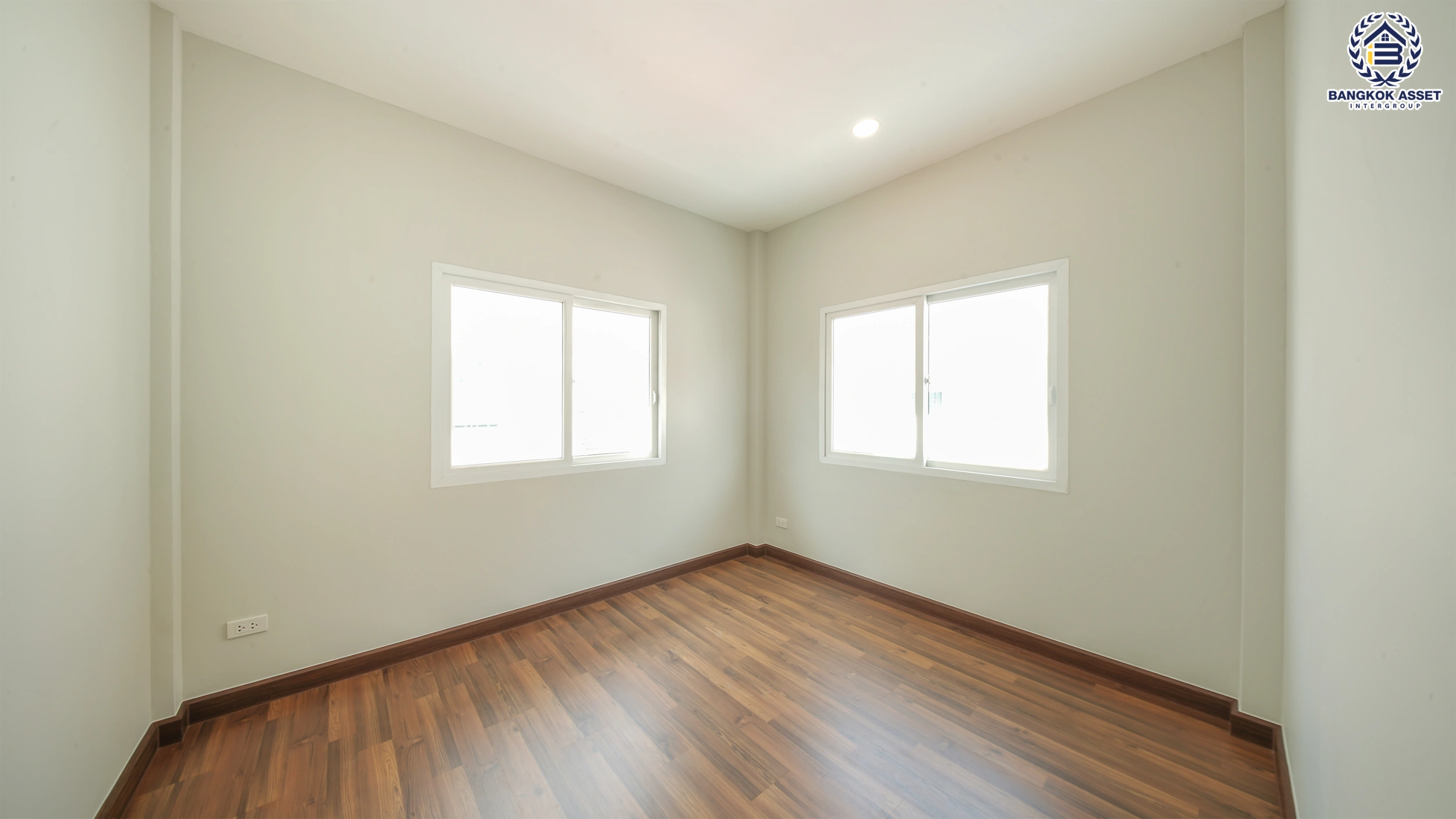 บ้านรีโนเวทใหม่ โครงการ เพอร์เฟคพาร์ค วัดพระนอน จากแบรนด์ Property Perfect เนื้อที่ 42 ตร.ว. พื้นที่ใช้สอย 162.07 ตร.ม. ฟังก์ชัน 3 ห้องนอน 2 ห้องน้ำ 2 ที่จอดรถ พร้อม Facilities ครบครัน บนทำเลเชื่อมต่อถนนกาญจนาฯ ใกล้ทางด่วน "ศรีรัช" เซ็นทรัลเวสต์เกต และรถไฟฟ้าสายสีม่วง "สถานีตลาดบางใหญ่"
