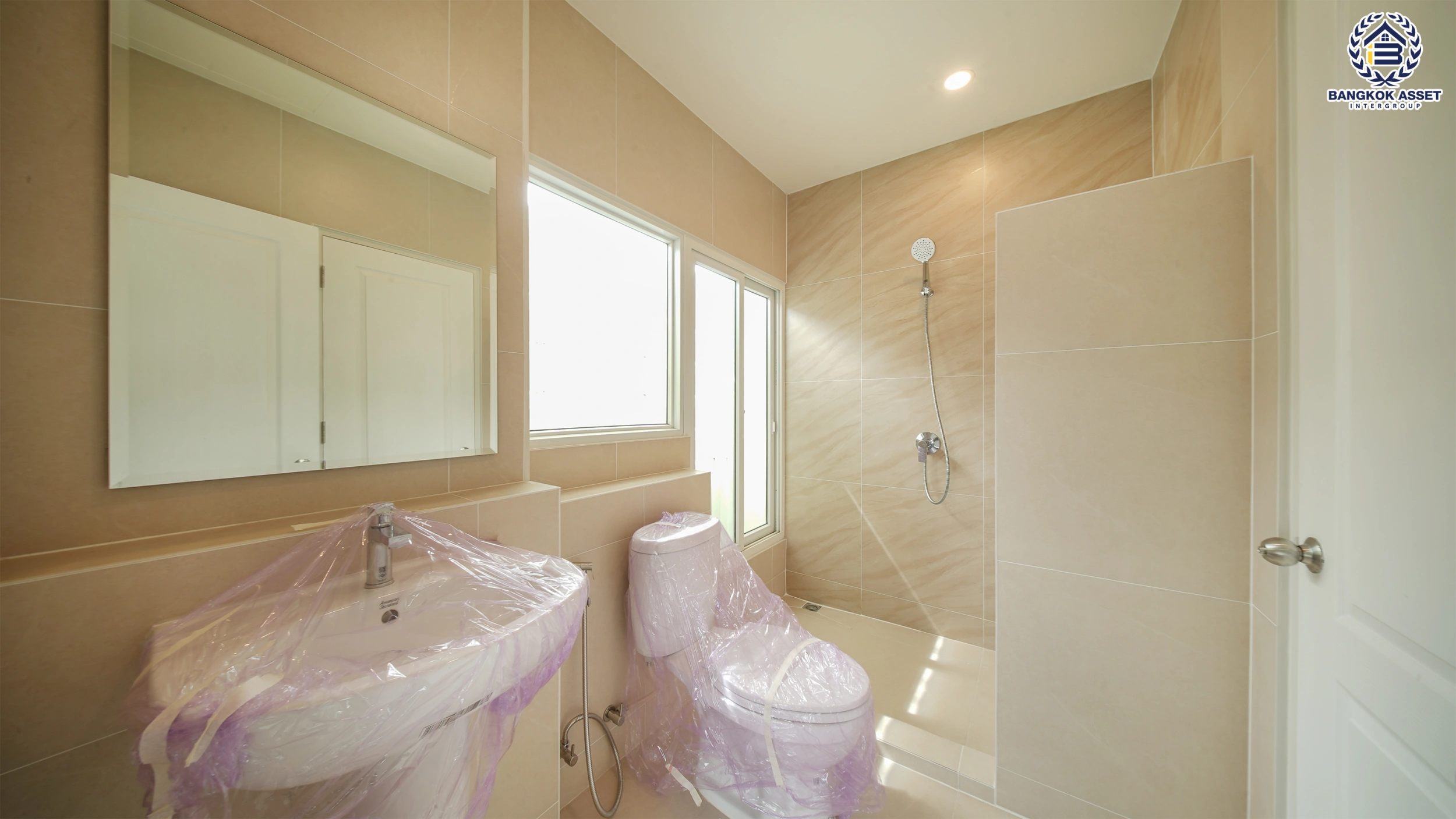 บ้านรีโนเวทใหม่ โครงการ เพอร์เฟคพาร์ค วัดพระนอน จากแบรนด์ Property Perfect เนื้อที่ 42 ตร.ว. พื้นที่ใช้สอย 162.07 ตร.ม. ฟังก์ชัน 3 ห้องนอน 2 ห้องน้ำ 2 ที่จอดรถ พร้อม Facilities ครบครัน บนทำเลเชื่อมต่อถนนกาญจนาฯ ใกล้ทางด่วน "ศรีรัช" เซ็นทรัลเวสต์เกต และรถไฟฟ้าสายสีม่วง "สถานีตลาดบางใหญ่"