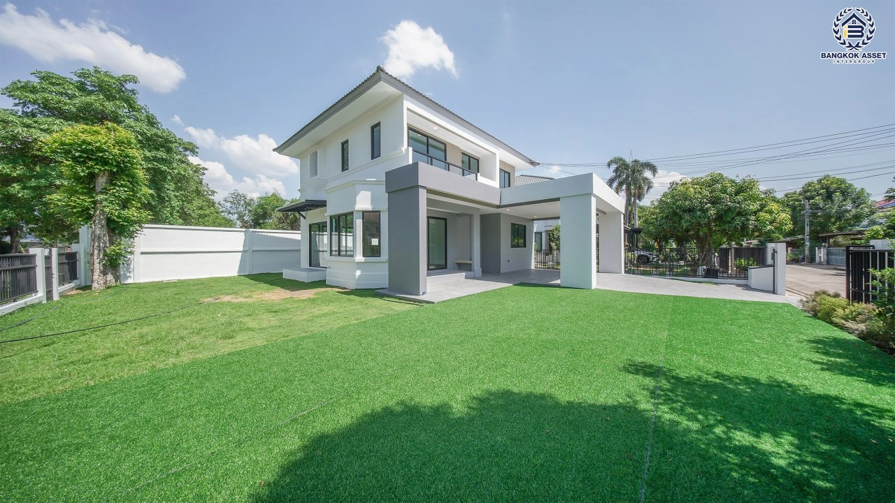 บ้านรีโนเวทใหม่ โครงการ ชัยพฤกษ์ บางบัวทอง เนื้อที่ 92.6 ตร.ว. พื้นที่ใช้สอย 203.33 ตร.ม. ฟังก์ชัน 4 ห้องนอน 3 ห้องน้ำ จอดรถได้ 2 คัน พร้อม Facilities โครงการครบครัน ทำเลติดถนนบางกรวย-ไทรน้อย เชื่อมต่อถนนกาญจนาภิเษก ใกล้เซ็นทรัลนอร์ทวิลล์ และรถไฟฟ้าสายสีม่วง "สถานีบางพลู"