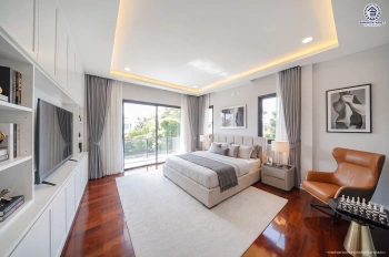 บ้านรีโนเวทใหม่ โครงการ ชัยพฤกษ์ บางบัวทอง เนื้อที่ 92.6 ตร.ว. พื้นที่ใช้สอย 203.33 ตร.ม. ฟังก์ชัน 4 ห้องนอน 3 ห้องน้ำ จอดรถได้ 2 คัน พร้อม Facilities โครงการครบครัน ทำเลติดถนนบางกรวย-ไทรน้อย เชื่อมต่อถนนกาญจนาภิเษก ใกล้เซ็นทรัลนอร์ทวิลล์ และรถไฟฟ้าสายสีม่วง "สถานีบางพลู"