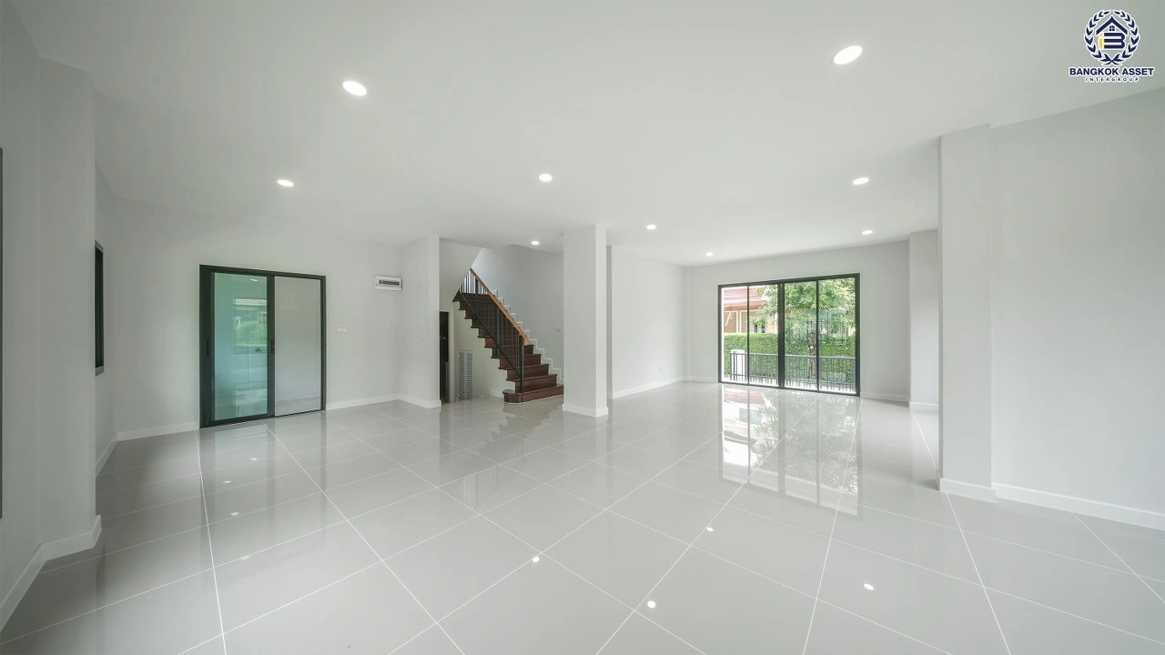 บ้านรีโนเวทใหม่ จาก Property Perfect โครงการ เพอร์เฟคเพลส พระราม5-ราชพฤกษ์ เนื้อที่ 68.5 ตร.ว. พื้นที่ใช้สอย 189.79 ตร.ม. ฟังก์ชัน 3 ห้องนอน 3 ห้องน้ำ 2 ที่จอดรถ พร้อม Facility ภายในโครงการครบครัน บนทำเลติดถนน ตอบโจทย์ทุกการใช้ชีวิตใจกลาง Community ชั้นนำมากมาย