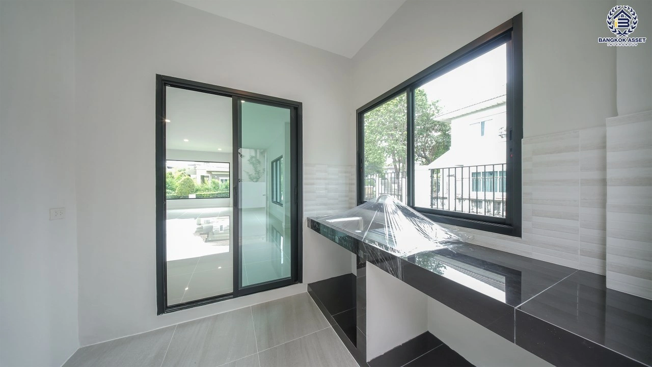 บ้านรีโนเวทใหม่ จาก Property Perfect โครงการ เพอร์เฟคเพลส พระราม5-ราชพฤกษ์ เนื้อที่ 68.5 ตร.ว. พื้นที่ใช้สอย 189.79 ตร.ม. ฟังก์ชัน 3 ห้องนอน 3 ห้องน้ำ 2 ที่จอดรถ พร้อม Facility ภายในโครงการครบครัน บนทำเลติดถนน ตอบโจทย์ทุกการใช้ชีวิตใจกลาง Community ชั้นนำมากมาย