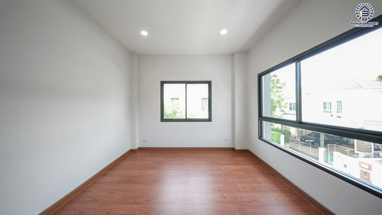 บ้านรีโนเวทใหม่ จาก Property Perfect โครงการ เพอร์เฟคเพลส พระราม5-ราชพฤกษ์ เนื้อที่ 68.5 ตร.ว. พื้นที่ใช้สอย 189.79 ตร.ม. ฟังก์ชัน 3 ห้องนอน 3 ห้องน้ำ 2 ที่จอดรถ พร้อม Facility ภายในโครงการครบครัน บนทำเลติดถนน ตอบโจทย์ทุกการใช้ชีวิตใจกลาง Community ชั้นนำมากมาย