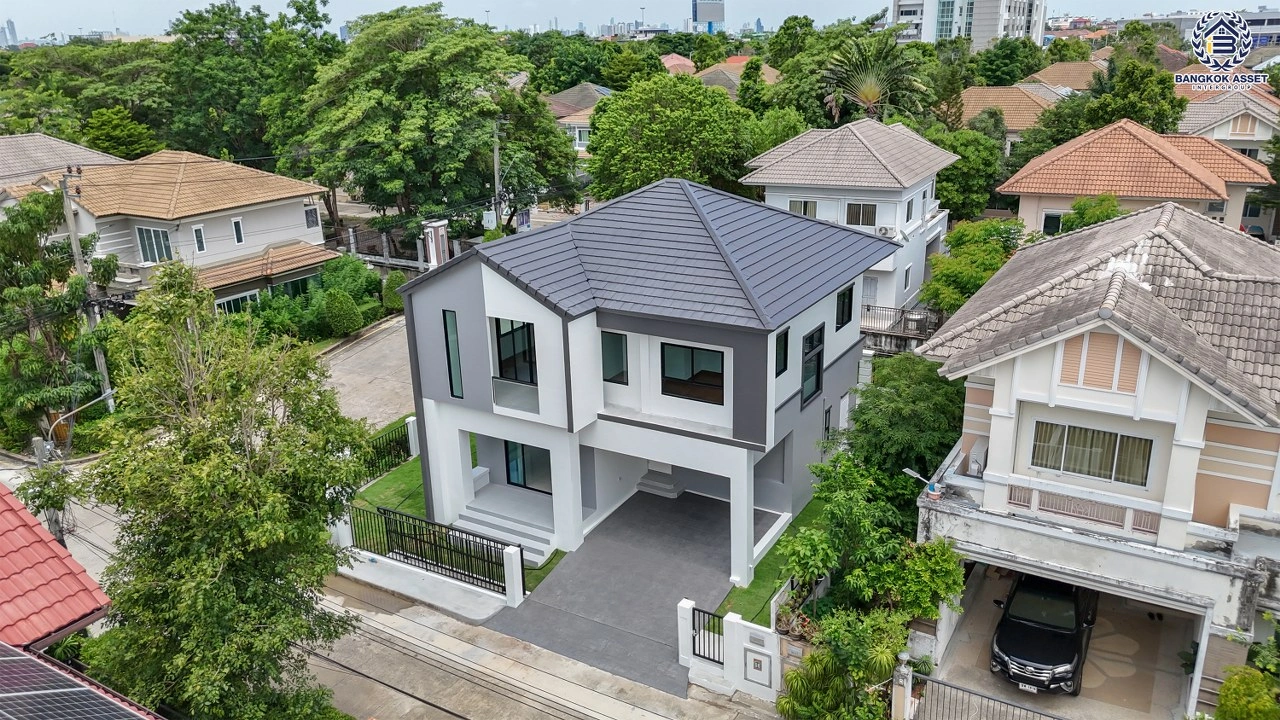 บ้านรีโนเวทใหม่ จาก Property Perfect โครงการ เพอร์เฟคเพลส พระราม5-ราชพฤกษ์ เนื้อที่ 68.5 ตร.ว. พื้นที่ใช้สอย 189.79 ตร.ม. ฟังก์ชัน 3 ห้องนอน 3 ห้องน้ำ 2 ที่จอดรถ พร้อม Facility ภายในโครงการครบครัน บนทำเลติดถนน ตอบโจทย์ทุกการใช้ชีวิตใจกลาง Community ชั้นนำมากมาย