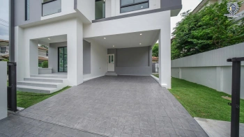 บ้านรีโนเวทใหม่ จาก Property Perfect โครงการ เพอร์เฟคเพลส พระราม5-ราชพฤกษ์ เนื้อที่ 68.5 ตร.ว. พื้นที่ใช้สอย 189.79 ตร.ม. ฟังก์ชัน 3 ห้องนอน 3 ห้องน้ำ 2 ที่จอดรถ พร้อม Facility ภายในโครงการครบครัน บนทำเลติดถนน ตอบโจทย์ทุกการใช้ชีวิตใจกลาง Community ชั้นนำมากมาย