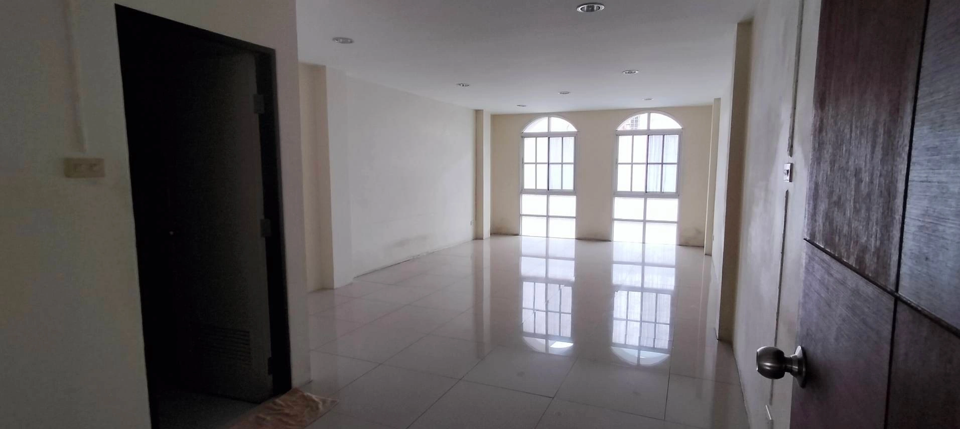 Investment Property Yield ประมาณ 6%