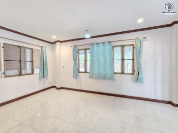 บ้านมือสอง โครงการ ชัยพฤกษ์ วัดลาดปลาดุก บ้านเดี่ยว 2 ชั้น 4 ห้องนอน 2 ห้องน้ำ จอดรถ 3 คัน เนื้อที่ 53 ตร.ว. ใช้สอย 120 ตร.ม. มีห้องนอนชั้นล่าง ครัวพร้อมเคาน์เตอร์ หลังคาโรงรถ ทำเลบางบัวทอง นนทบุรี ติดถนนวัดลาดปลาดุก ใกล้เซ็นทรัล เวสต์เกต