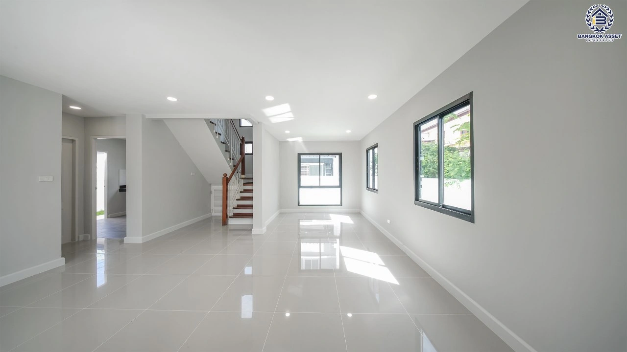 บ้านมือสอง โครงการ เนเบอร์โฮม วัชรพล เนื้อที่ 51 ตร.ว. พื้นที่ใช้สอย 157.58 ตร.ม. ฟังก์ชัน 4 ห้องนอน 2 ห้องน้ำ 2 ที่จอดรถ บนทำเลศักยภาพ เดินทางสะดวกเชื่อมต่อถนนสุขาภิบาล5 ถนนวัชรพล ถนนรามอินทรา ใกล้ห้างสรรพสินค้า Fashion Island และจุดขึ้นทางด่วน "ฉลองรัช"