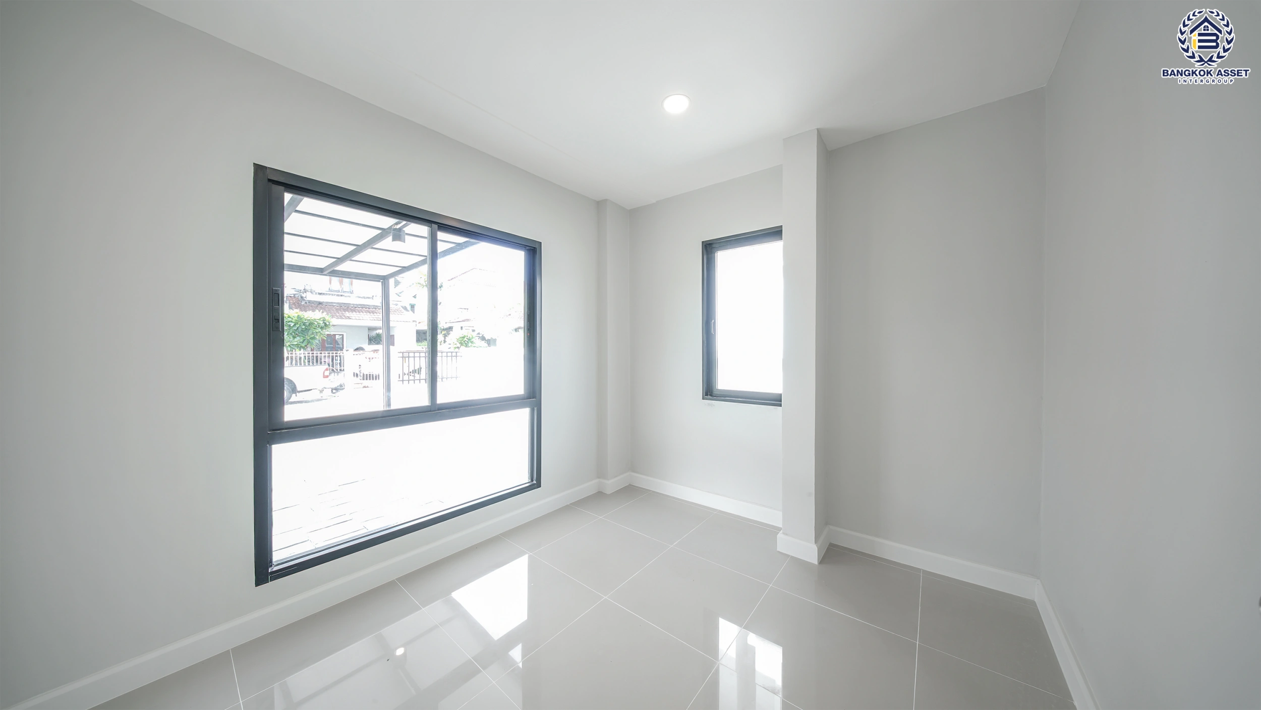 บ้านมือสอง โครงการ เนเบอร์โฮม วัชรพล เนื้อที่ 51 ตร.ว. พื้นที่ใช้สอย 157.58 ตร.ม. ฟังก์ชัน 4 ห้องนอน 2 ห้องน้ำ 2 ที่จอดรถ บนทำเลศักยภาพ เดินทางสะดวกเชื่อมต่อถนนสุขาภิบาล5 ถนนวัชรพล ถนนรามอินทรา ใกล้ห้างสรรพสินค้า Fashion Island และจุดขึ้นทางด่วน "ฉลองรัช"