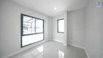 บ้านมือสอง โครงการ เนเบอร์โฮม วัชรพล เนื้อที่ 51 ตร.ว. พื้นที่ใช้สอย 157.58 ตร.ม. ฟังก์ชัน 4 ห้องนอน 2 ห้องน้ำ 2 ที่จอดรถ บนทำเลศักยภาพ เดินทางสะดวกเชื่อมต่อถนนสุขาภิบาล5 ถนนวัชรพล ถนนรามอินทรา ใกล้ห้างสรรพสินค้า Fashion Island และจุดขึ้นทางด่วน "ฉลองรัช"