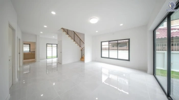 บ้านมือสอง โครงการ Nuve นวมินทร์74 เนื้อที่ 74.3 ตร.ว.  ฟังก์ชัน 5 ห้องนอน 4 ห้องน้ำ 2 ที่จอดรถ มีห้องนอนชั้นล่าง ดีไซน์โดดเด่น บนทำเลศักยภาพ เดินทางสะดวกเชื่อมต่อถนนเกษตร-นวมินทร์ ถนนรามอินทรา ถนนเสรีไทย ใกล้ห้างสรรพสินค้า Central EastVille และจุดขึ้นทางด่วน "ฉลองรัช"