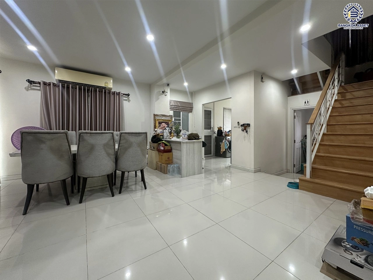 บ้านเดี่ยวพร้อมเข้าอยู่ โครงการ ภัสสร26 ราชพฤกษ์-ติวานนท์ หลังมุม เนื้อที่กว้าง 64.10 ตร.ว. พืนที่ใช้สอย 150 ตร.ม. ฟังก์ชัน 3 ห้องนอน 3 ห้องน้ำ 2 ที่จอดรถ บนทำเลเชื่อมต่อถนน345, ถนนราชพฤกษ์ ใกล้โครงการรถไฟฟ้าสายสีชมพู "สถานีแยกปากเกร็ด"