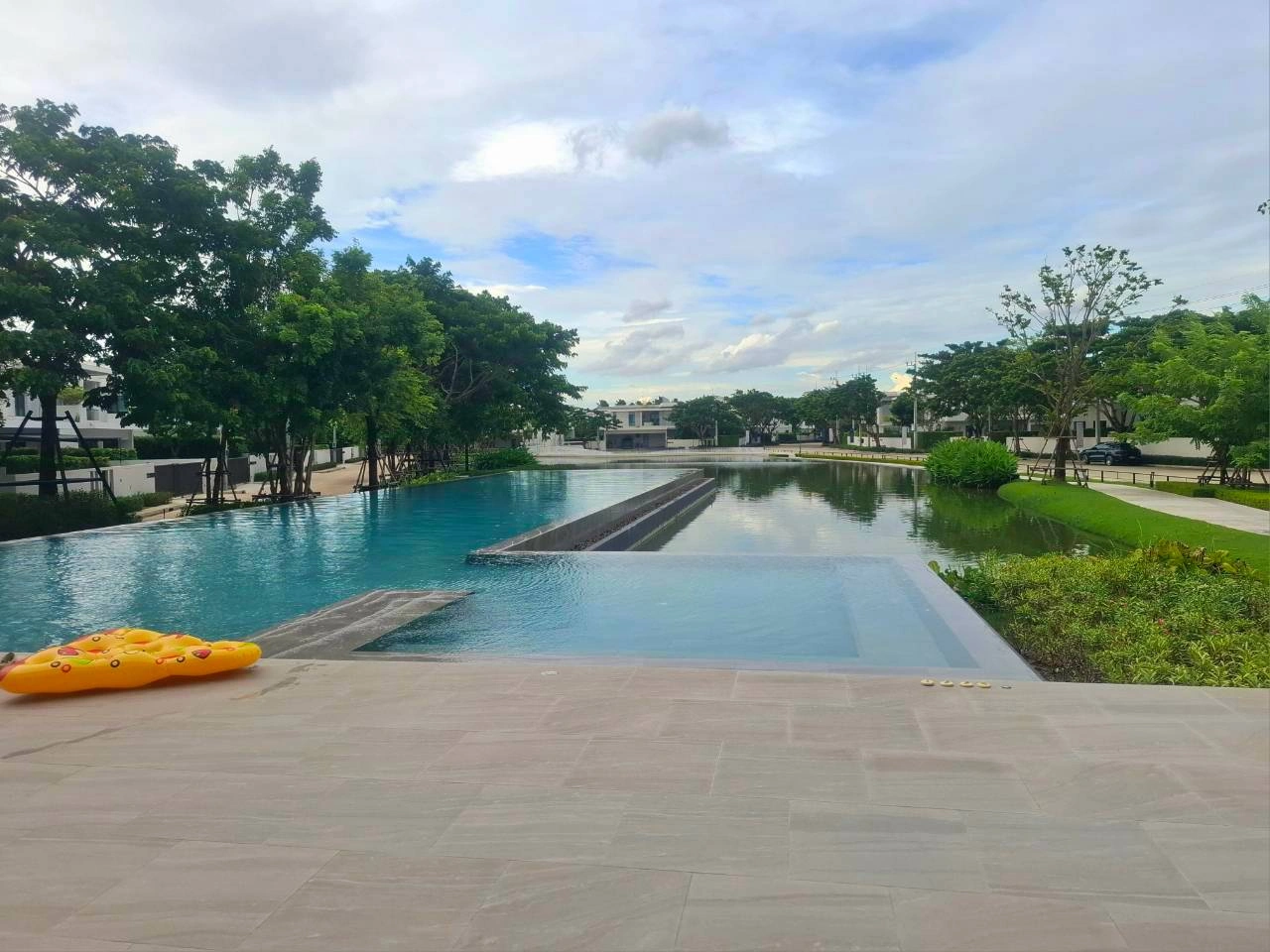 ขายบ้านเดี่ยวหรู มัณฑนา บางนา กม.15 — สังคมคุณภาพ พร้อมเข้าอยู่ทันที ราคาขาย 15,990,000 บาท