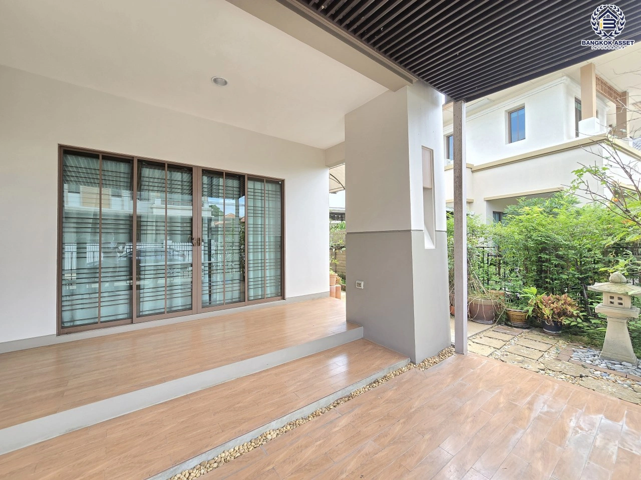 บ้านเดี่ยวพร้อมอยู่ โครงการ บุราสิริ ราชพฤกษ์-แจ้งวัฒนะ เนื้อที่ 75 ตร.ว. ฟังก์ชัน 3 ห้องนอน 3 ห้องน้ำ 2 ที่จอดรถ หน้าโครงการติดถนนราชพฤกษ์ ที่สามารถเชื่อมต่อถนนแจ้งวัฒนะ, กาญจนาภิเษก, รัตนาธิเบศร์ ใกล้ Central แจ้งวัฒนะ ใกล้รถไฟฟ้าสายสีม่วง "สถานีบางรักใหญ่" และจุดขึ้นทางด่วนทางด่วน "ศรีรัช"