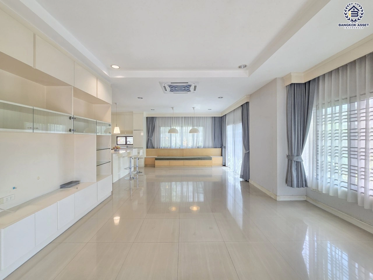 บ้านเดี่ยวพร้อมอยู่ โครงการ บุราสิริ ราชพฤกษ์-แจ้งวัฒนะ เนื้อที่ 75 ตร.ว. ฟังก์ชัน 3 ห้องนอน 3 ห้องน้ำ 2 ที่จอดรถ หน้าโครงการติดถนนราชพฤกษ์ ที่สามารถเชื่อมต่อถนนแจ้งวัฒนะ, กาญจนาภิเษก, รัตนาธิเบศร์ ใกล้ Central แจ้งวัฒนะ ใกล้รถไฟฟ้าสายสีม่วง "สถานีบางรักใหญ่" และจุดขึ้นทางด่วนทางด่วน "ศรีรัช"