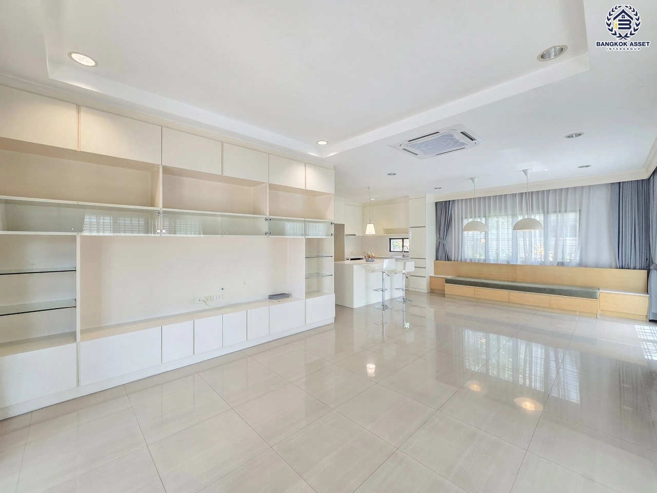 บ้านเดี่ยวพร้อมอยู่ โครงการ บุราสิริ ราชพฤกษ์-แจ้งวัฒนะ เนื้อที่ 75 ตร.ว. ฟังก์ชัน 3 ห้องนอน 3 ห้องน้ำ 2 ที่จอดรถ หน้าโครงการติดถนนราชพฤกษ์ ที่สามารถเชื่อมต่อถนนแจ้งวัฒนะ, กาญจนาภิเษก, รัตนาธิเบศร์ ใกล้ Central แจ้งวัฒนะ ใกล้รถไฟฟ้าสายสีม่วง "สถานีบางรักใหญ่" และจุดขึ้นทางด่วนทางด่วน "ศรีรัช"