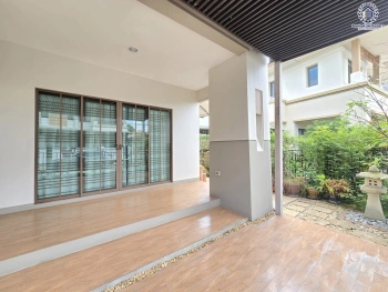 บ้านเดี่ยวพร้อมอยู่ โครงการ บุราสิริ ราชพฤกษ์-แจ้งวัฒนะ เนื้อที่ 75 ตร.ว. ฟังก์ชัน 3 ห้องนอน 3 ห้องน้ำ 2 ที่จอดรถ หน้าโครงการติดถนนราชพฤกษ์ ที่สามารถเชื่อมต่อถนนแจ้งวัฒนะ, กาญจนาภิเษก, รัตนาธิเบศร์ ใกล้ Central แจ้งวัฒนะ ใกล้รถไฟฟ้าสายสีม่วง "สถานีบางรักใหญ่" และจุดขึ้นทางด่วนทางด่วน "ศรีรัช"
