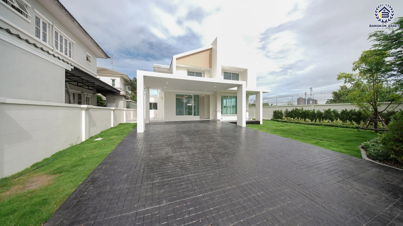 บ้านเดี่ยวรีโนเวทใหม่ โครงการนันทวัน วงแหวน-รัตนาธิเบศร์ หลังมุม เนื้อที่กว้าง 131 ตร.ว. พื้นที่ใช้สอย 307.7 ตร.ม. ฟังก์ชัน 4 ห้องนอน 3 ห้องน้ำ 4 ที่จอดรถ ทำเลรัตนาธิเบศร์-นครอินทร์ ใกล้เซ็นทรัลเวสเกตและรถไฟฟ้าสายสีม่วง "สถานีตลาดบางใหญ่"
