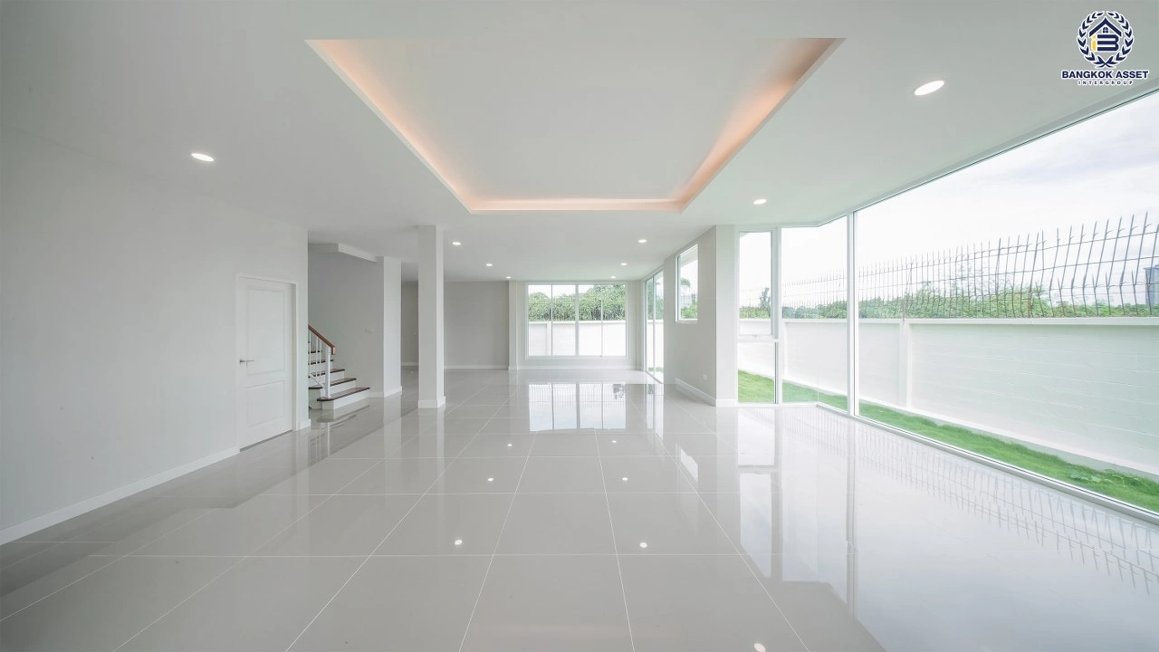 บ้านเดี่ยวรีโนเวทใหม่ โครงการนันทวัน วงแหวน-รัตนาธิเบศร์ หลังมุม เนื้อที่กว้าง 131 ตร.ว. พื้นที่ใช้สอย 307.7 ตร.ม. ฟังก์ชัน 4 ห้องนอน 3 ห้องน้ำ 4 ที่จอดรถ ทำเลรัตนาธิเบศร์-นครอินทร์ ใกล้เซ็นทรัลเวสเกตและรถไฟฟ้าสายสีม่วง "สถานีตลาดบางใหญ่"