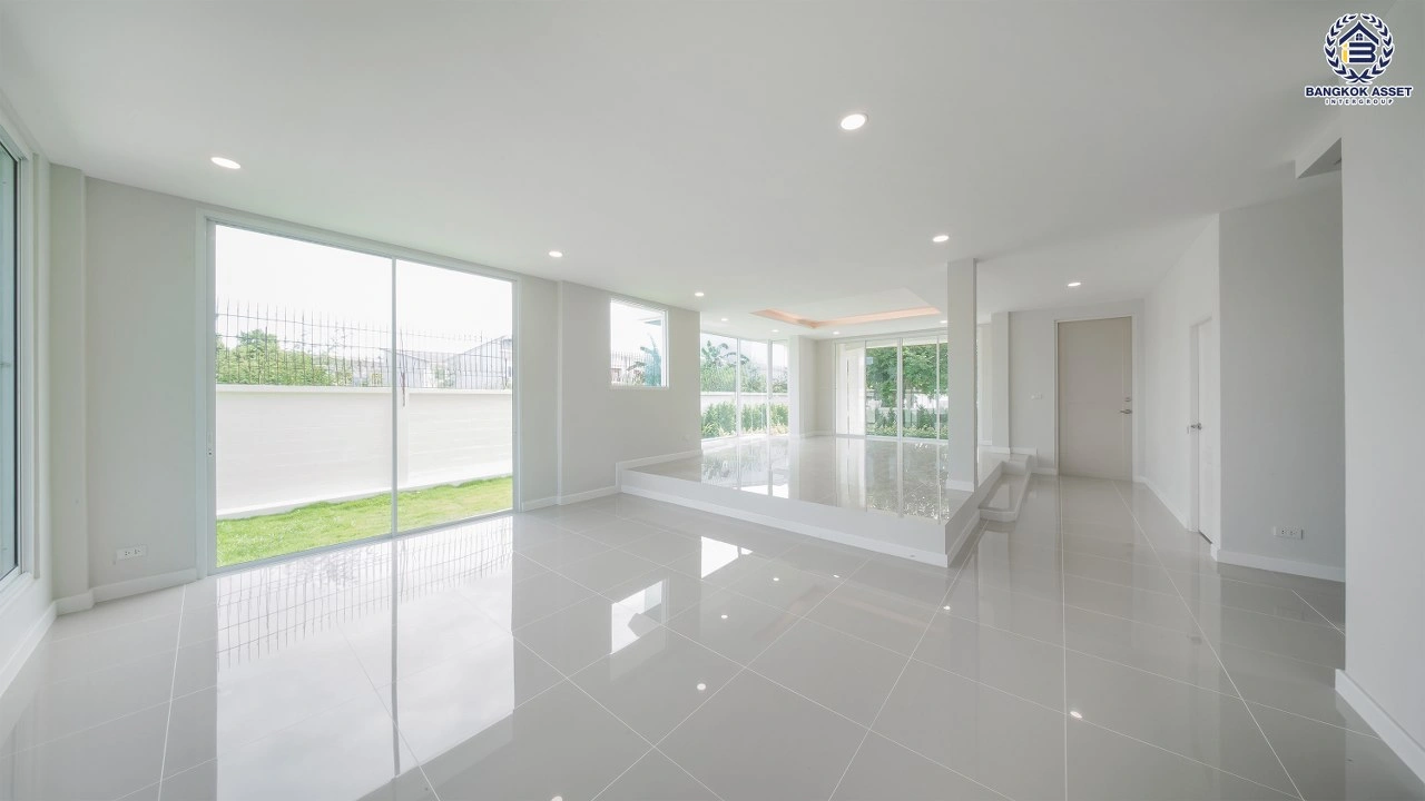 บ้านเดี่ยวรีโนเวทใหม่ โครงการนันทวัน วงแหวน-รัตนาธิเบศร์ หลังมุม เนื้อที่กว้าง 131 ตร.ว. พื้นที่ใช้สอย 307.7 ตร.ม. ฟังก์ชัน 4 ห้องนอน 3 ห้องน้ำ 4 ที่จอดรถ ทำเลรัตนาธิเบศร์-นครอินทร์ ใกล้เซ็นทรัลเวสเกตและรถไฟฟ้าสายสีม่วง "สถานีตลาดบางใหญ่"