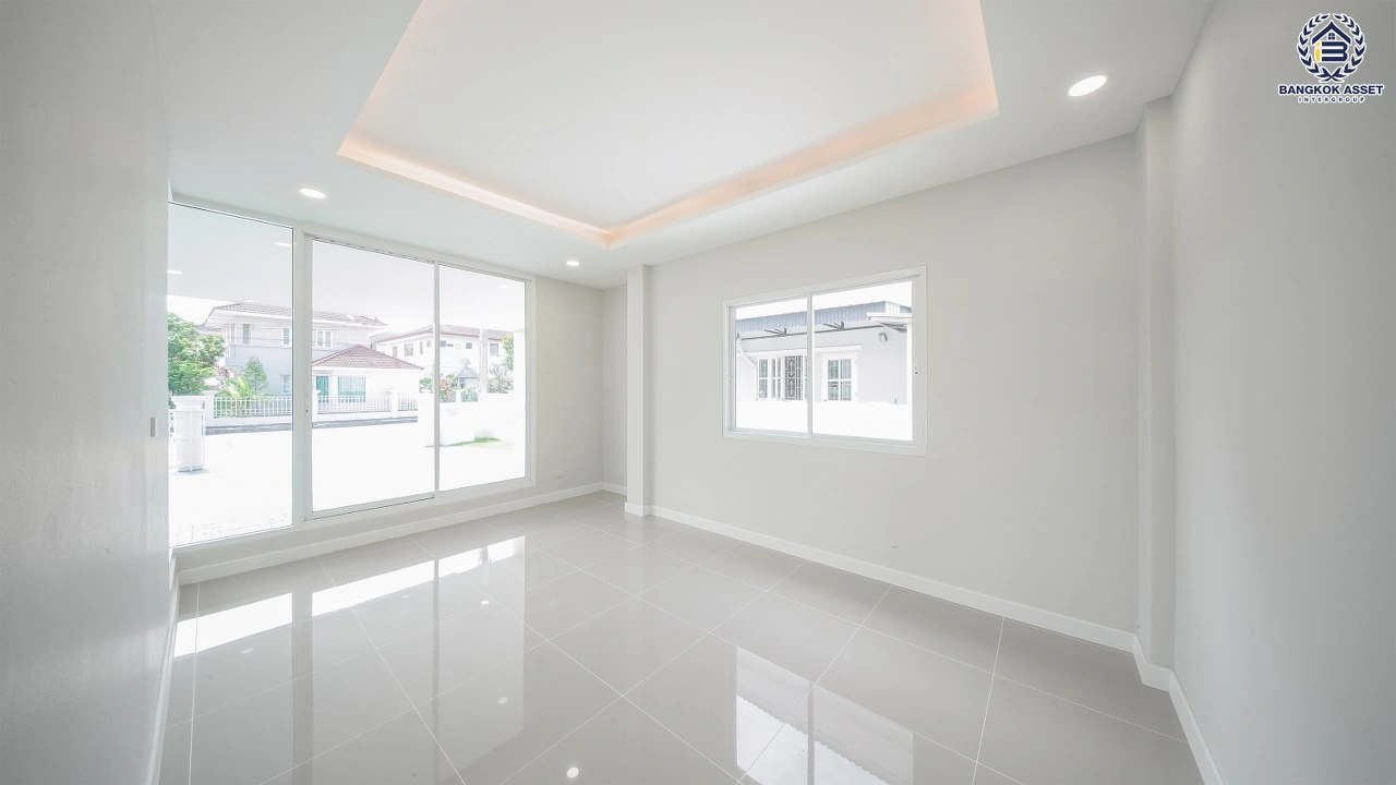 บ้านเดี่ยวรีโนเวทใหม่ โครงการนันทวัน วงแหวน-รัตนาธิเบศร์ หลังมุม เนื้อที่กว้าง 131 ตร.ว. พื้นที่ใช้สอย 307.7 ตร.ม. ฟังก์ชัน 4 ห้องนอน 3 ห้องน้ำ 4 ที่จอดรถ ทำเลรัตนาธิเบศร์-นครอินทร์ ใกล้เซ็นทรัลเวสเกตและรถไฟฟ้าสายสีม่วง "สถานีตลาดบางใหญ่"