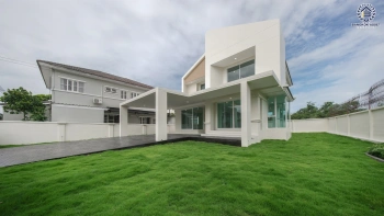 บ้านเดี่ยวรีโนเวทใหม่ โครงการนันทวัน วงแหวน-รัตนาธิเบศร์ หลังมุม เนื้อที่กว้าง 131 ตร.ว. พื้นที่ใช้สอย 307.7 ตร.ม. ฟังก์ชัน 4 ห้องนอน 3 ห้องน้ำ 4 ที่จอดรถ ทำเลรัตนาธิเบศร์-นครอินทร์ ใกล้เซ็นทรัลเวสเกตและรถไฟฟ้าสายสีม่วง "สถานีตลาดบางใหญ่"