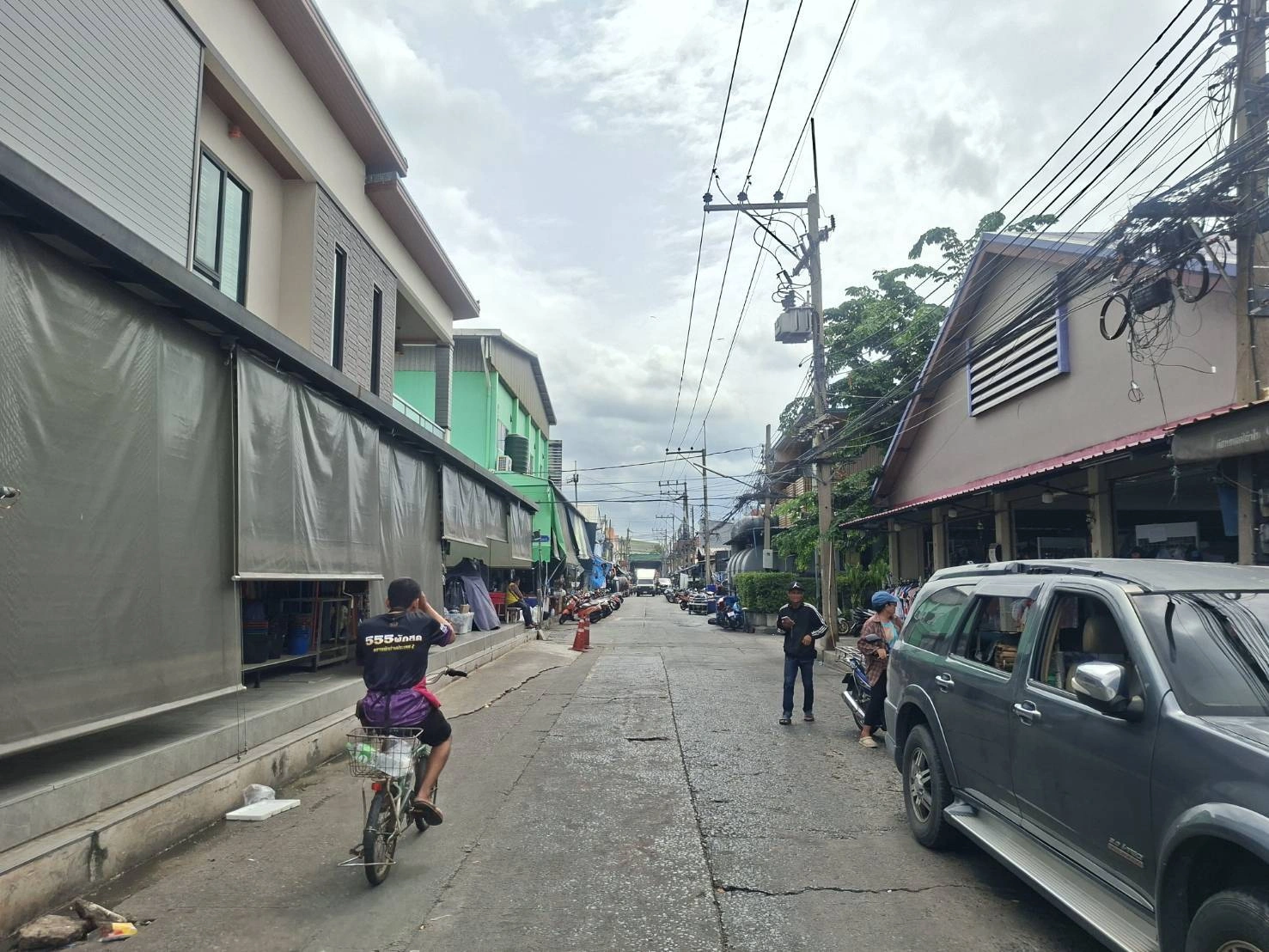 ขายบ้านพร้อมที่ดิน ทำเลค้าขาย อยู่กลางใจตลาด.4.มุมเมือง