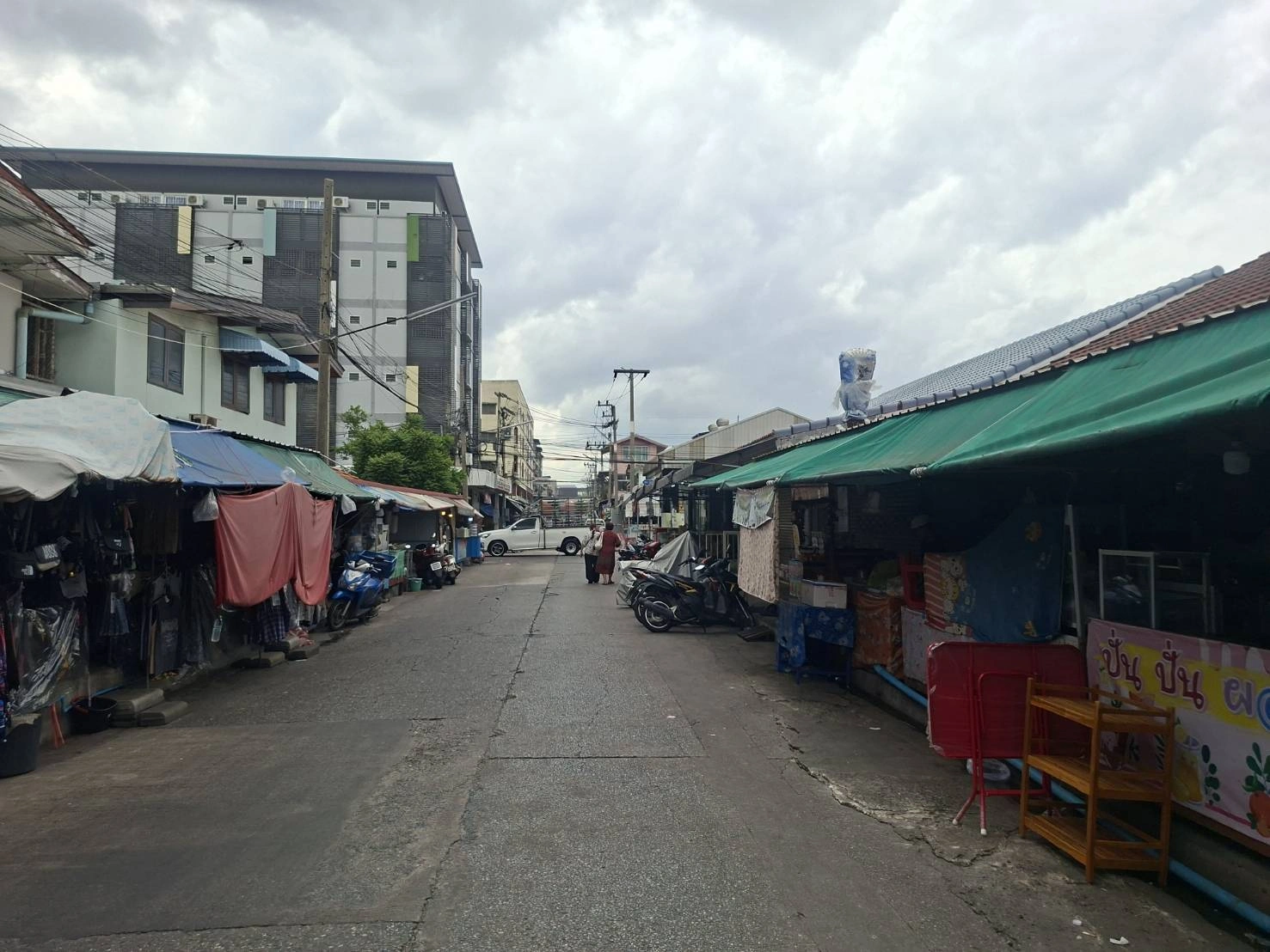 ขายบ้านพร้อมที่ดิน ทำเลค้าขาย อยู่กลางใจตลาด.4.มุมเมือง