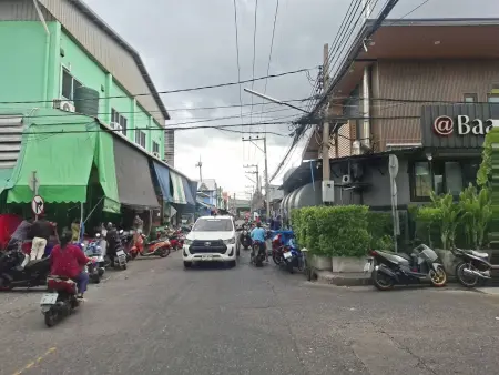 ขายบ้านพร้อมที่ดิน ทำเลค้าขาย อยู่กลางใจตลาด.4.มุมเมือง