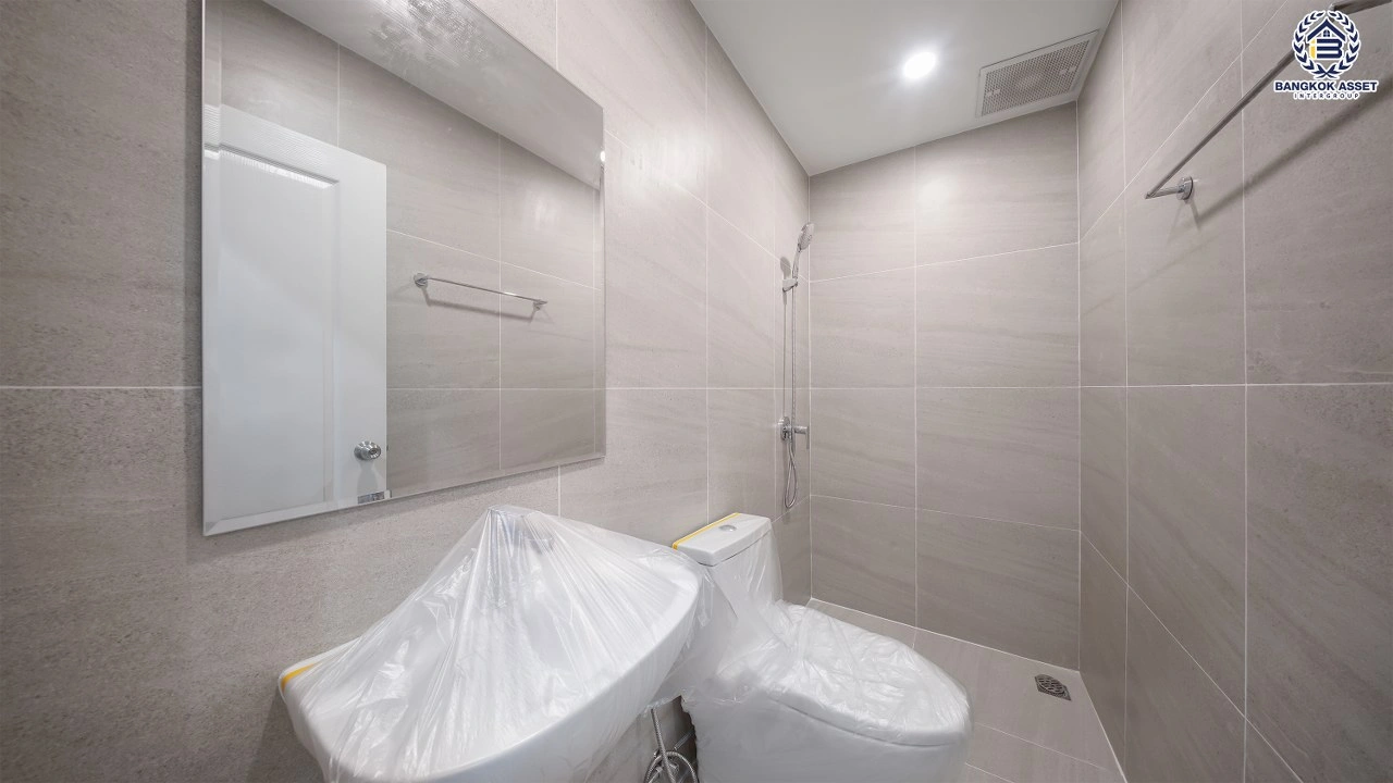 บ้านรีโนเวทใหม่ ทาวน์โฮม 3 ชั้น โครงการ เกตุนุติการ์เด้น ลาดพร้าว94 เนื้อที่ 17 ตร.ว. พื้นที่ใช้สอย 152.07 ตร.ม. 4 นอน 3 น้ำ ทำเลติดถนนลาดพร้าว ใกล้รถไฟฟ้าสายสีเหลือง และทางด่วนเอกมัย-รามอินทรา ถึงทองหล่อเพียง 15 นาทีเท่านั้น