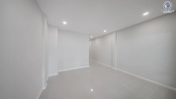 บ้านรีโนเวทใหม่ ทาวน์โฮม 3 ชั้น โครงการ เกตุนุติการ์เด้น ลาดพร้าว94 เนื้อที่ 17 ตร.ว. พื้นที่ใช้สอย 152.07 ตร.ม. 4 นอน 3 น้ำ ทำเลติดถนนลาดพร้าว ใกล้รถไฟฟ้าสายสีเหลือง และทางด่วนเอกมัย-รามอินทรา ถึงทองหล่อเพียง 15 นาทีเท่านั้น