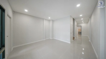 บ้านรีโนเวทใหม่ ทาวน์โฮม 3 ชั้น โครงการ เกตุนุติการ์เด้น ลาดพร้าว94 เนื้อที่ 17 ตร.ว. พื้นที่ใช้สอย 152.07 ตร.ม. 4 นอน 3 น้ำ ทำเลติดถนนลาดพร้าว ใกล้รถไฟฟ้าสายสีเหลือง และทางด่วนเอกมัย-รามอินทรา ถึงทองหล่อเพียง 15 นาทีเท่านั้น