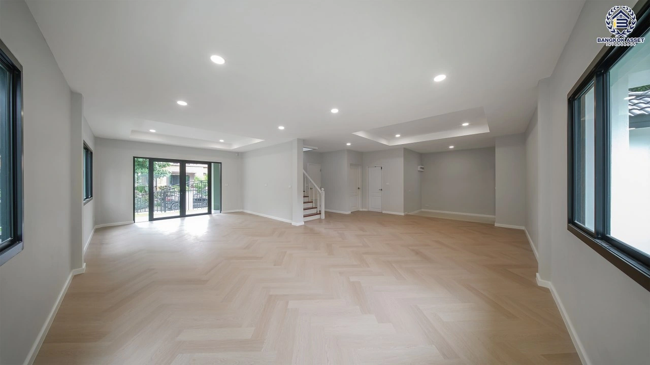 บ้านรีโนเวทใหม่ โครงการ ลัดดารมย์ ปิ่นเกล้า เนื้อที่ 84 ตร.ว. พื้นที่ใช้สอย 295.07 ตร.ม. ฟังก์ชัน 4 ห้องนอน 3 ห้องน้ำ 2 ที่จอดรถ ทำเลถนนนครอินทร์ เชื่อมต่อรัตนาธิเบศร์ กาญจนาภิเษก ราชพฤกษ์ ใกล้รถไฟฟ้าสายสีม่วง "สถานีแยกนนทบุรี 1" ใกล้ Central Westville