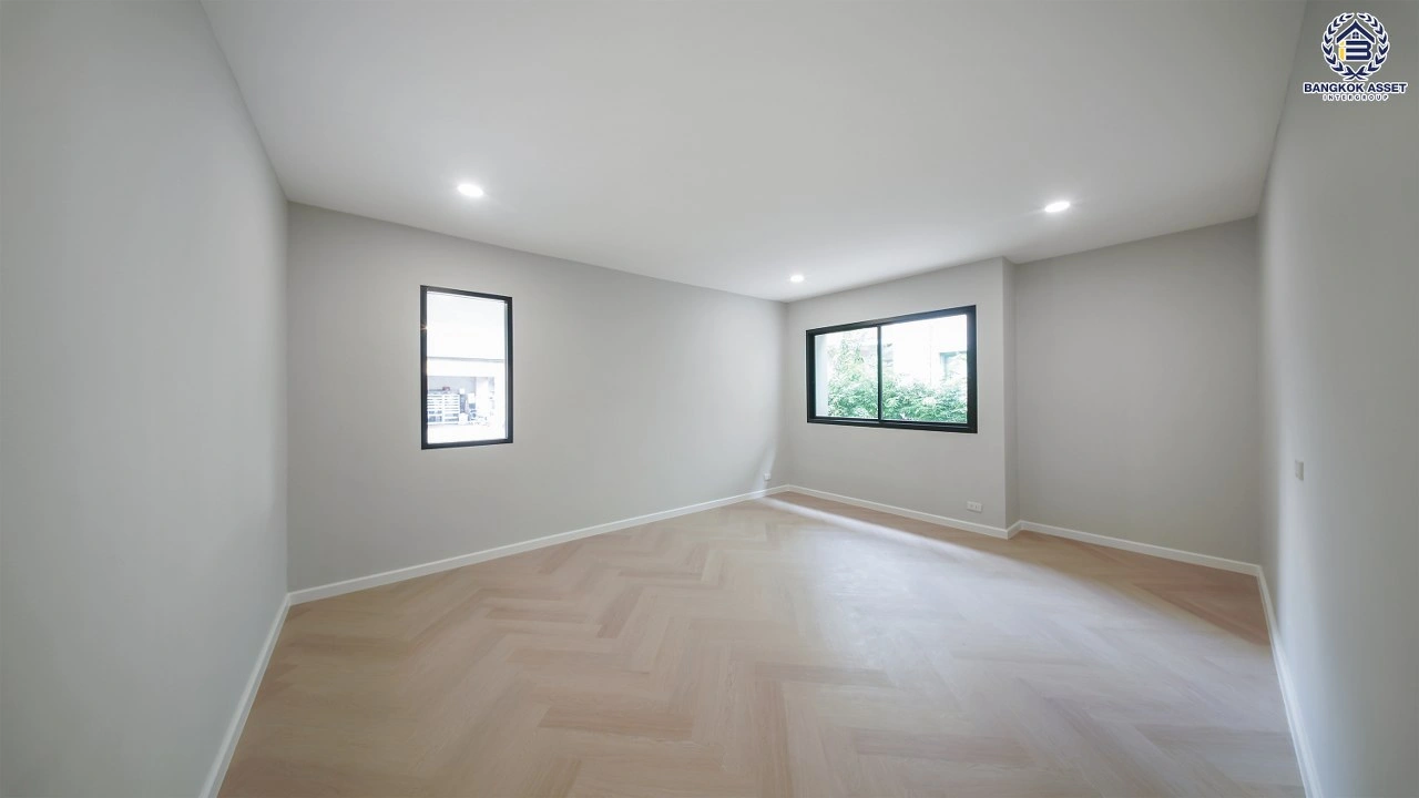 บ้านรีโนเวทใหม่ โครงการ ลัดดารมย์ ปิ่นเกล้า เนื้อที่ 84 ตร.ว. พื้นที่ใช้สอย 295.07 ตร.ม. ฟังก์ชัน 4 ห้องนอน 3 ห้องน้ำ 2 ที่จอดรถ ทำเลถนนนครอินทร์ เชื่อมต่อรัตนาธิเบศร์ กาญจนาภิเษก ราชพฤกษ์ ใกล้รถไฟฟ้าสายสีม่วง "สถานีแยกนนทบุรี 1" ใกล้ Central Westville
