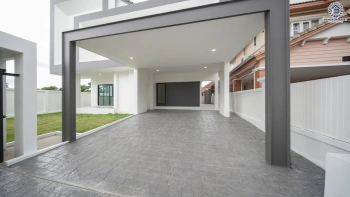 บ้านเดี่ยวรีโนเวทใหม่ โครงการ กรองทอง พาวิลเลี่ยน เนื้อที่กว้าง 73 ตร.ว. พื้นที่ใช้สอย 265.58 ตร.ม. ฟังก์ชัน 4 ห้องนอน 3 ห้องน้ำ 2 ที่จอดรถ ทำเลใกล้ถนนเฉลิมพระเกียรติ ร.9 เชื่อมต่อสุขุมวิท-อ่อนนุช และใกล้สนามบินสุวรรณภูมิ