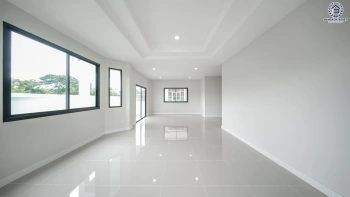 บ้านเดี่ยวรีโนเวทใหม่ โครงการ กรองทอง พาวิลเลี่ยน เนื้อที่กว้าง 73 ตร.ว. พื้นที่ใช้สอย 265.58 ตร.ม. ฟังก์ชัน 4 ห้องนอน 3 ห้องน้ำ 2 ที่จอดรถ ทำเลใกล้ถนนเฉลิมพระเกียรติ ร.9 เชื่อมต่อสุขุมวิท-อ่อนนุช และใกล้สนามบินสุวรรณภูมิ