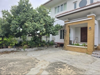 บ้านเดี่ยวพร้อมอยู่ ซ.ลาดพร้าว 87 แยก 7 เนื้อที่ 104 ตร.ว. พื้นที่ใช้สอย 262 ตร.ม. 4 ห้องนอน 4 ห้องน้ำ จอดรถ 4 คัน แถมแอร์ 5 เครื่อง ใกล้ Central EastVille เดอะมอลล์ไลฟ์สโตร์ บางกะปิ และรถไฟฟ้าสายสีเหลือง สถานีลาดพร้าว 83