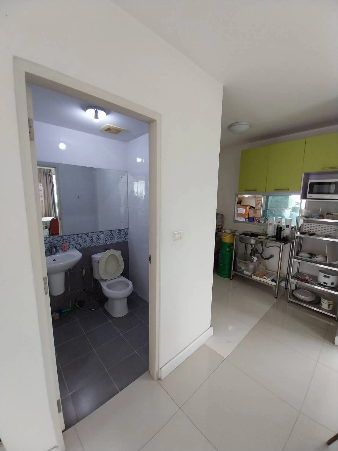 ทาวน์โฮม 3 ชั้น ห้องมุม ติดเทพารักษ์ 2.6 ล้าน