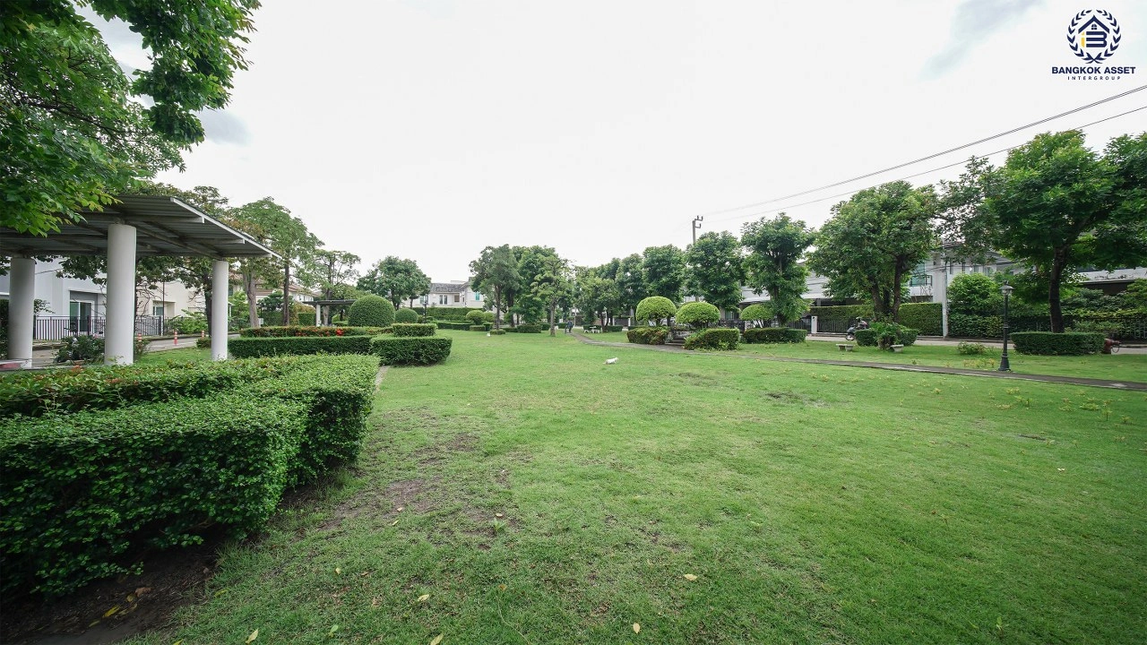 บ้านเดี่ยวรีโนเวท โครงการ ธารา ราชพฤกษ์-ปิ่นเกล้า หลังมุม เนื้อที่ 57 ตร.ว. พื้นที่ใช้สอย 237 ตร.ม. สูง 2 ชั้น ฟังก์ชัน 3 ห้องนอน 3 ห้องน้ำ จอดรถได้ 2 คัน โครงการตั้งอยู่บนถนนปลายบาง ตำบลมหาสวัสดิ์ อำเภอบางกรวย จังหวัดนนทบุรี เชื่อมต่อถนนกาญจนาภิเษก ถนนนครอินทร์ ถนนราชพฤกษ์ และถนนบรมราชชนนี ใกล้ทางพ