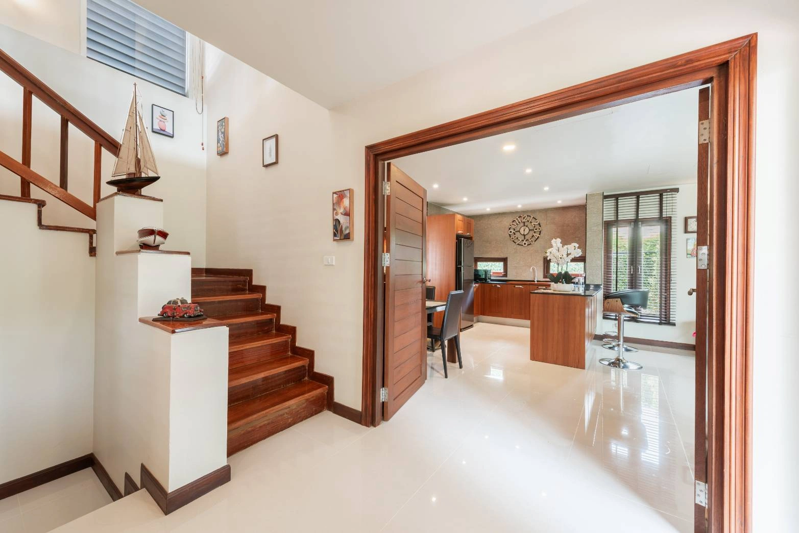 จ้าของโพสขายเอง (Owner Post)  ขายบ้านเดี่ยวหลังมุม พื้นที่สวนส่วนตัวขนาดใหญ่ 102.2 ตรว !!! รีโนเวทใหม่ทั้งหลัง พร้อมเข้าอยู่ โดยผู้รับเหมาชาวตะวันตกที่ผ่านการรับรองมาตรฐาน