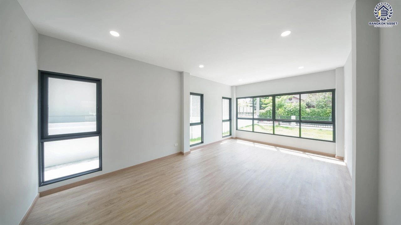 บ้านเดี่ยวรีโนเวท โครงการ ประดับดาว 1-4 ราชพฤกษ์-รัตนาธิเบศร์ เนื้อที่ 99.6 ตร.ว. พื้นที่ใช้สอย 308.41 ตร.ม. ฟังก์ชัน 4 ห้องนอน 3 ห้องน้ำ จอดรถได้ 2 คัน เชื่อมต่อถนนราชพฤกษ์ ถนนรัตนาธิเบศร์ รายล้อมด้วยสิ่งอำนวยความสะดวกครบครัน ใกล้รถไฟฟ้าสายสีม่วง "สถานีบางรักน้อยท่าอิฐ"...