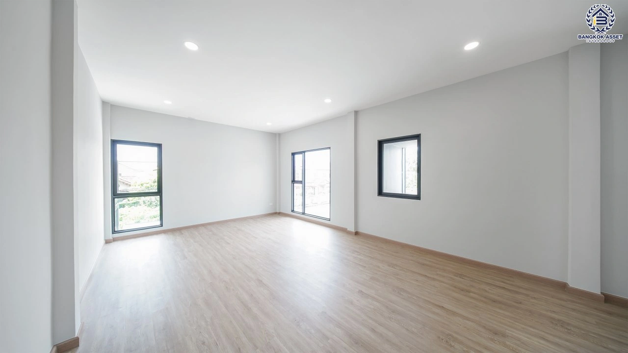บ้านเดี่ยวรีโนเวท โครงการ ประดับดาว 1-4 ราชพฤกษ์-รัตนาธิเบศร์ เนื้อที่ 99.6 ตร.ว. พื้นที่ใช้สอย 308.41 ตร.ม. ฟังก์ชัน 4 ห้องนอน 3 ห้องน้ำ จอดรถได้ 2 คัน เชื่อมต่อถนนราชพฤกษ์ ถนนรัตนาธิเบศร์ รายล้อมด้วยสิ่งอำนวยความสะดวกครบครัน ใกล้รถไฟฟ้าสายสีม่วง "สถานีบางรักน้อยท่าอิฐ"...