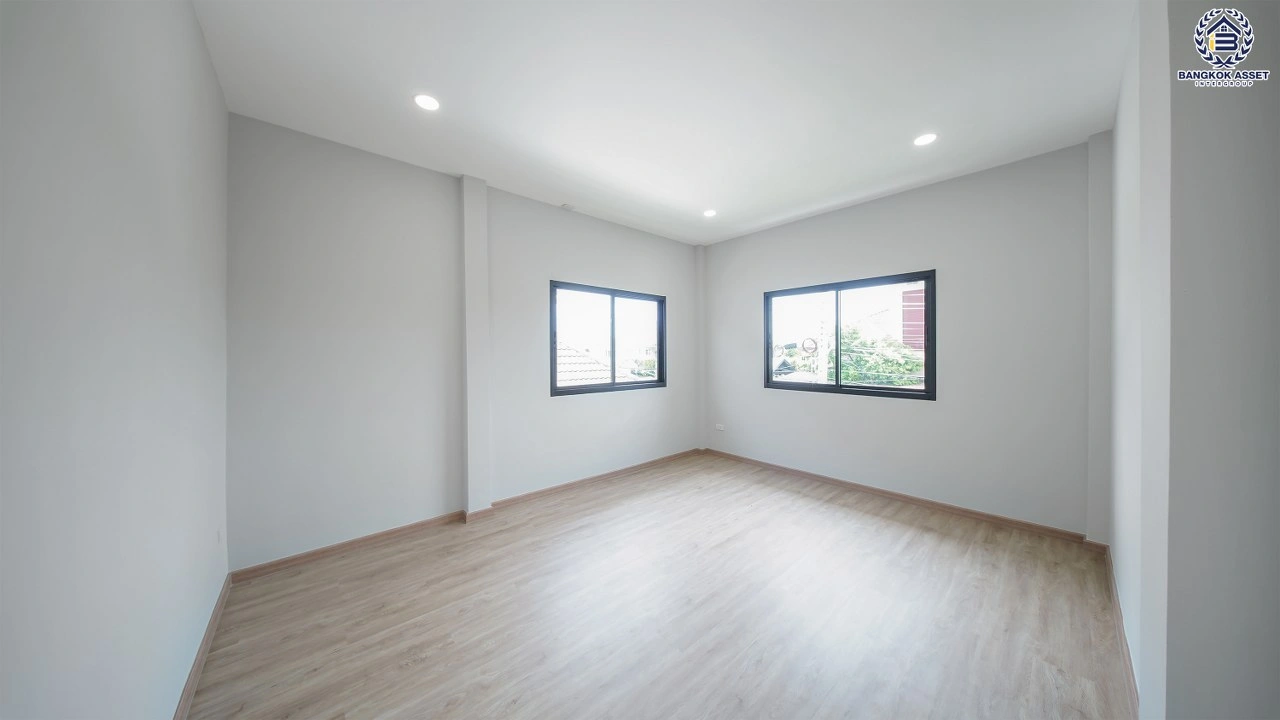บ้านเดี่ยวรีโนเวท โครงการ ประดับดาว 1-4 ราชพฤกษ์-รัตนาธิเบศร์ เนื้อที่ 99.6 ตร.ว. พื้นที่ใช้สอย 308.41 ตร.ม. ฟังก์ชัน 4 ห้องนอน 3 ห้องน้ำ จอดรถได้ 2 คัน เชื่อมต่อถนนราชพฤกษ์ ถนนรัตนาธิเบศร์ รายล้อมด้วยสิ่งอำนวยความสะดวกครบครัน ใกล้รถไฟฟ้าสายสีม่วง "สถานีบางรักน้อยท่าอิฐ"...