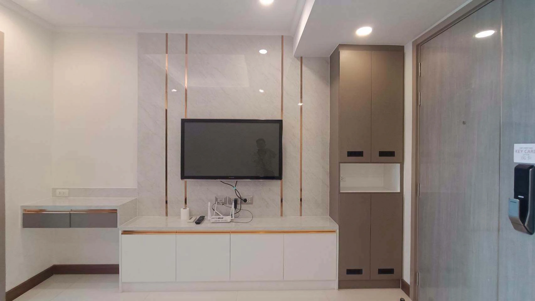 ให้เช่า Supalai Oriental Sukhumvit 39 ตึก B ชั้น 18 เฟอร์ครบ ใกล้ BTS พร้อมพงษ์ รถรับส่งฟรี เจ้าของโพสต์เอง