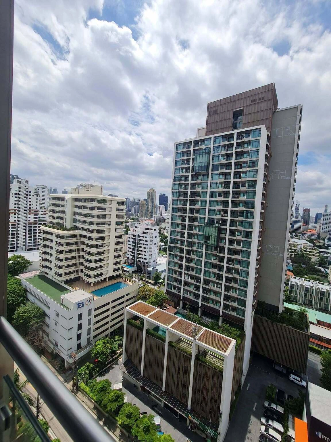 ให้เช่า Supalai Oriental Sukhumvit 39 ตึก B ชั้น 18 เฟอร์ครบ ใกล้ BTS พร้อมพงษ์ รถรับส่งฟรี เจ้าของโพสต์เอง