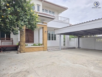 บ้านเดี่ยวมือสอง 2 ชั้น ซอยลาดพร้าว 87 แยก 7 เนื้อที่ 104 ตร.ว. พื้นที่ใช้สอย 262 ตร.ม. ฟังก์ชัน 4 ห้องนอน 4 ห้องน้ำ 1 ที่จอดรถ เดินทางเชื่อมต่อถนนลาดพร้าวและถนนประดิษฐ์มนูธรรม ใกล้รถไฟฟ้า MRT สายสีเหลือง สถานีลาดพร้าว 83 และศูนย์การค้าเซ็นทรัล อีสต์วิลล์