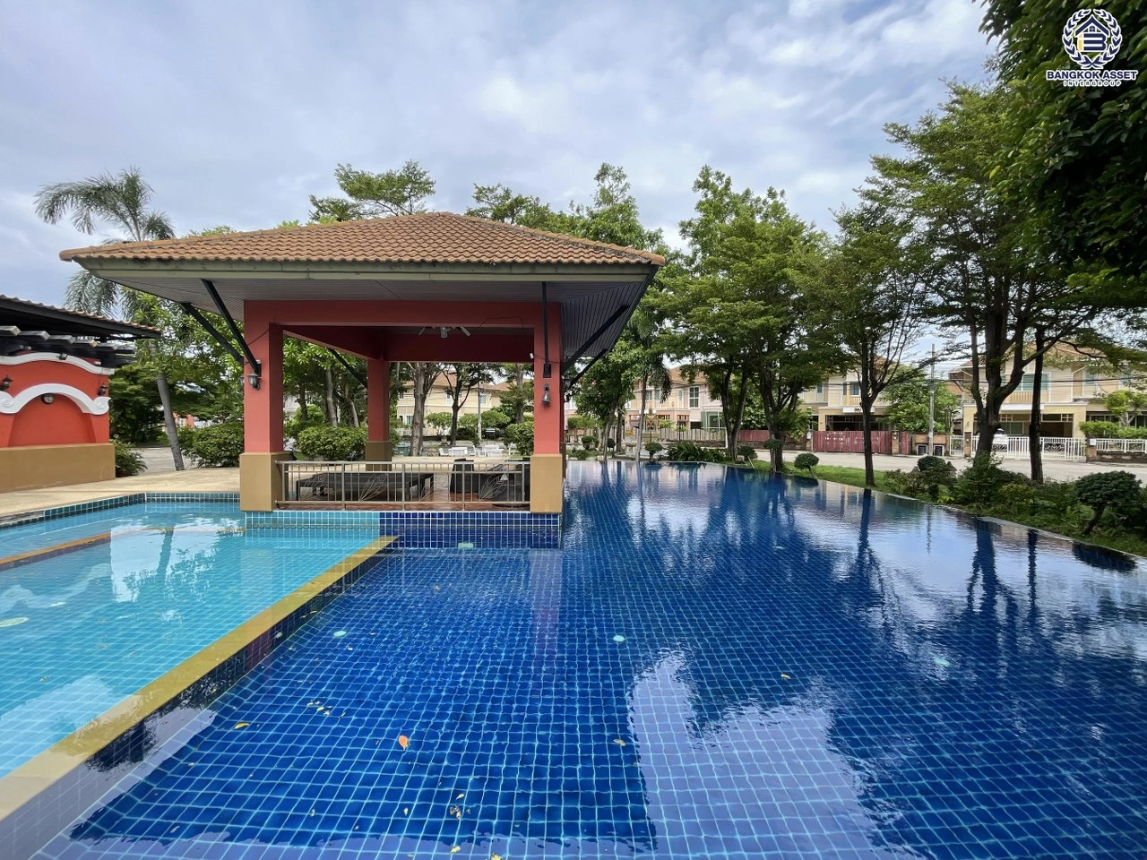 บ้านเดี่ยว 2 ชั้น โครงการ ปริญญดา เกษตร-นวมินทร์ เนื้อที่ 53.2 ตร.ว. พื้นที่ใช้สอย 150 ตร.ม. ฟังก์ชัน 3 ห้องนอน 3 ห้องน้ำ 2 ที่จอดรถ เชื่อมต่อถนนนวมินทร์ ถนนประเสริฐมนูกิจ และถนนประดิษฐ์มนูธรรม ใกล้โรงเรียนเลิศหล้า