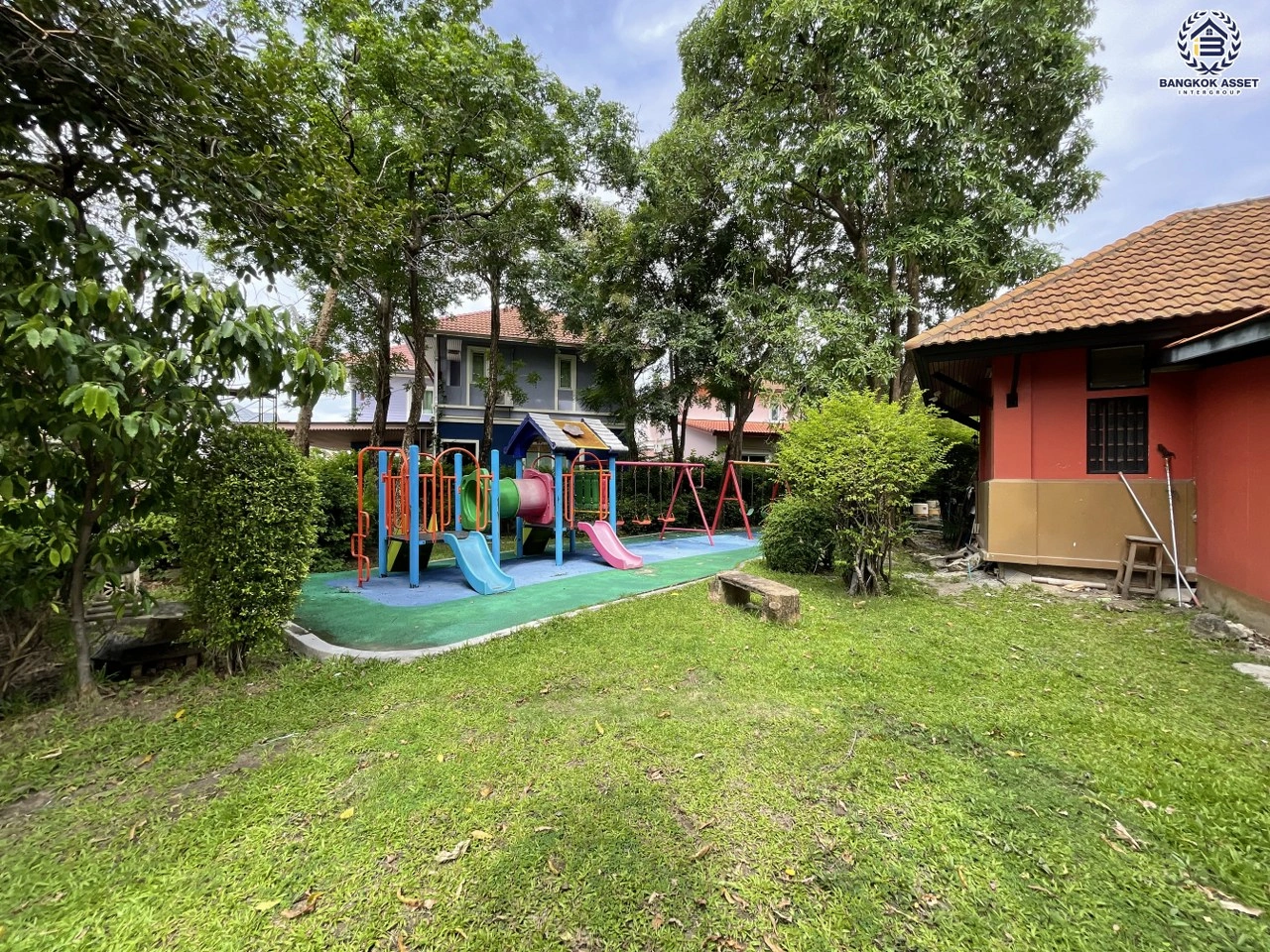 บ้านเดี่ยว 2 ชั้น โครงการ ปริญญดา เกษตร-นวมินทร์ เนื้อที่ 53.2 ตร.ว. พื้นที่ใช้สอย 150 ตร.ม. ฟังก์ชัน 3 ห้องนอน 3 ห้องน้ำ 2 ที่จอดรถ เชื่อมต่อถนนนวมินทร์ ถนนประเสริฐมนูกิจ และถนนประดิษฐ์มนูธรรม ใกล้โรงเรียนเลิศหล้า