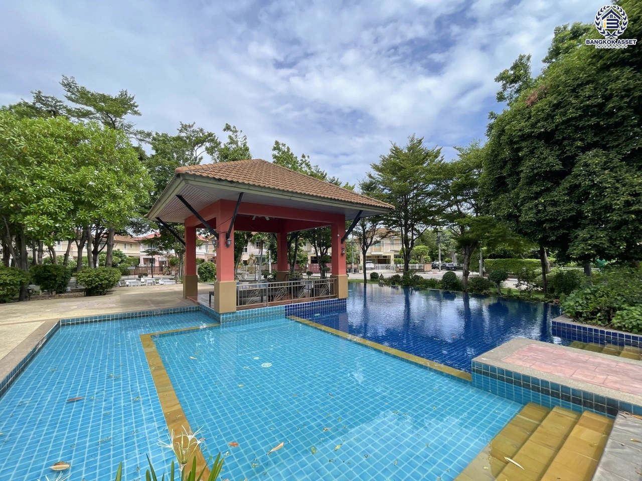 บ้านเดี่ยว 2 ชั้น โครงการ ปริญญดา เกษตร-นวมินทร์ เนื้อที่ 53.2 ตร.ว. พื้นที่ใช้สอย 150 ตร.ม. ฟังก์ชัน 3 ห้องนอน 3 ห้องน้ำ 2 ที่จอดรถ เชื่อมต่อถนนนวมินทร์ ถนนประเสริฐมนูกิจ และถนนประดิษฐ์มนูธรรม ใกล้โรงเรียนเลิศหล้า
